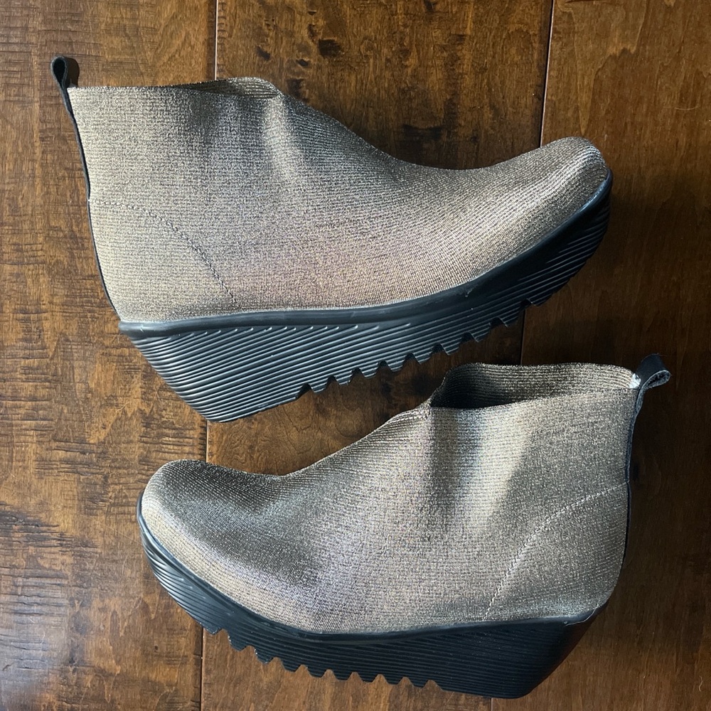 Bernie Mev metallic gold stretch fabric wedge ankle booties size EU 40 US 9